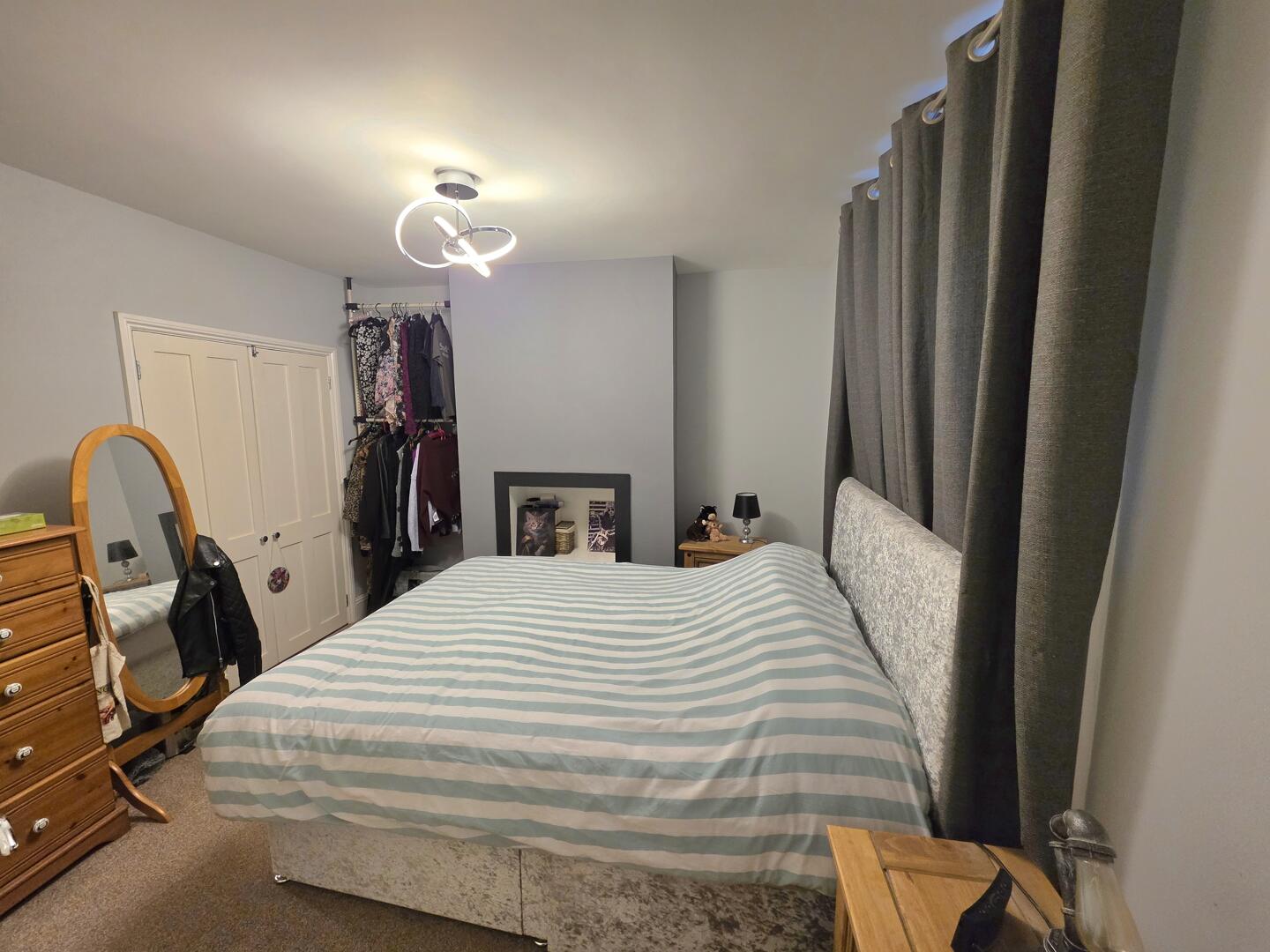 4 bed property in St. Johns Road, Newport